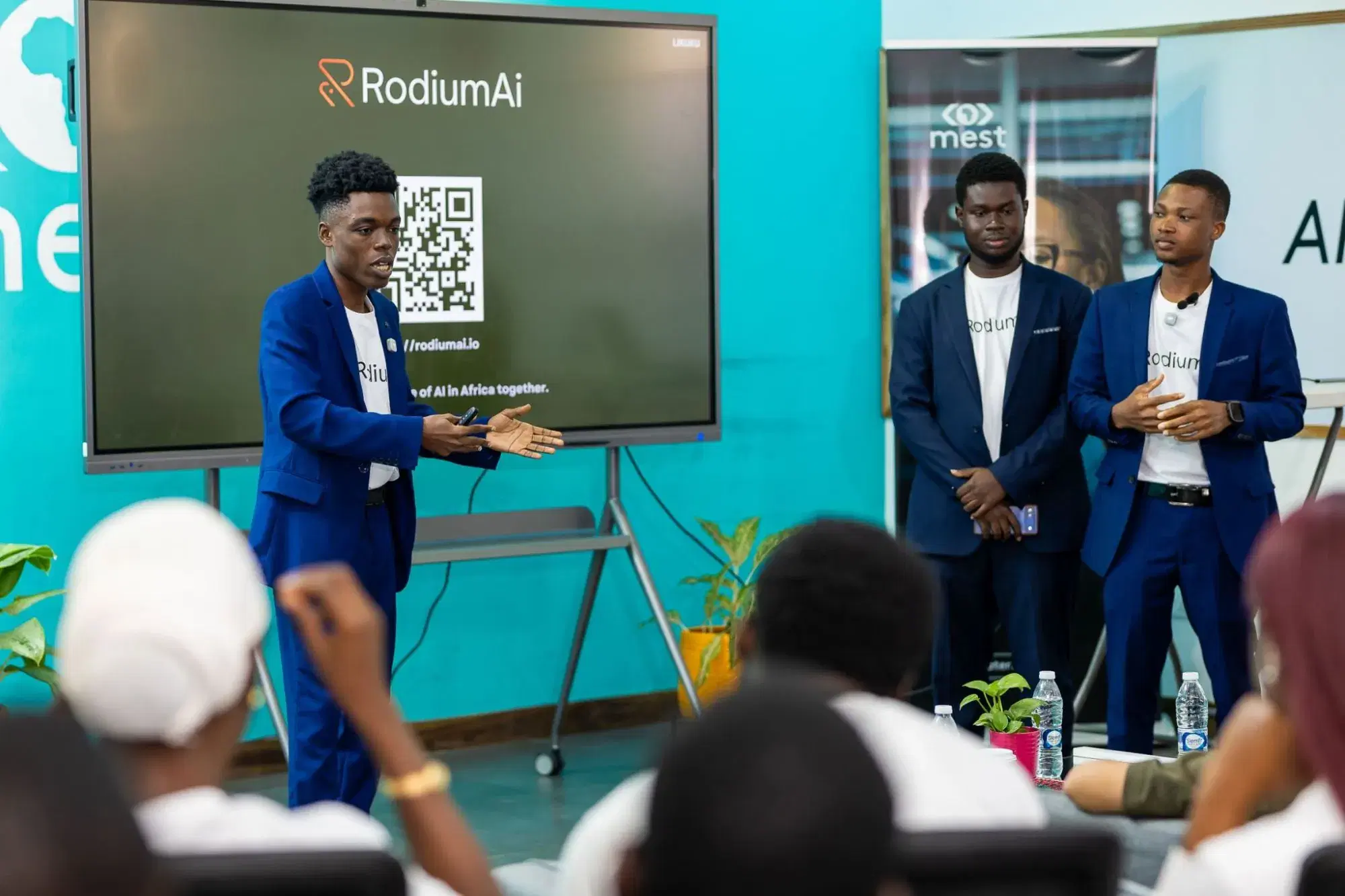 L’équipe RodiumAi présente sa plateforme devant un public au MEST